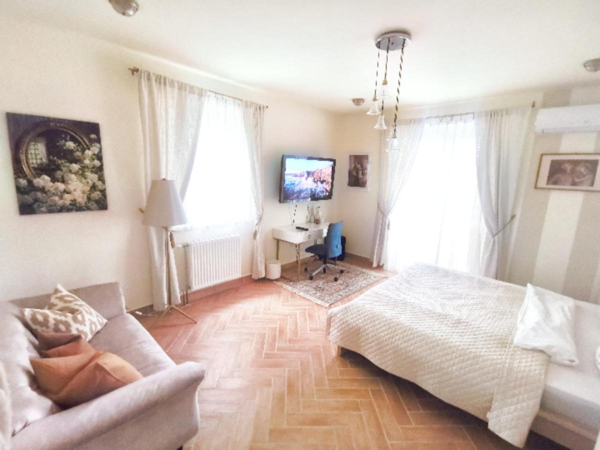 Bellevue Apartment With Ac & Heating & Terrace Budapest Eksteriør bilde