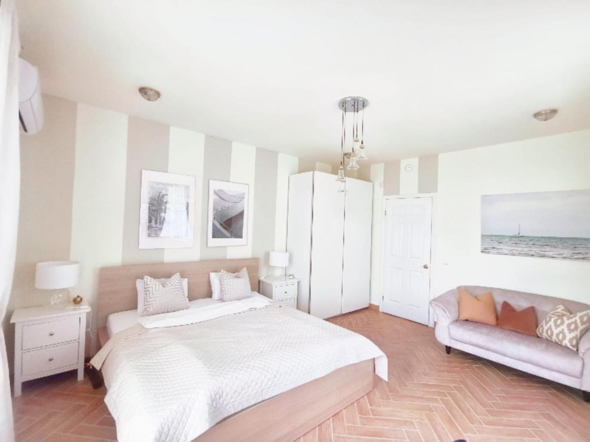 Bellevue Apartment With Ac & Heating & Terrace Budapest Eksteriør bilde